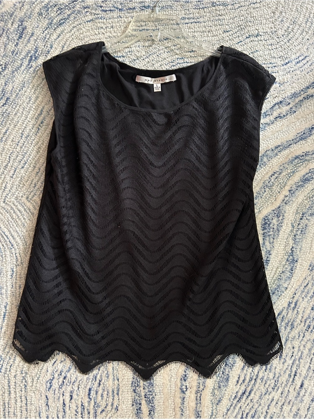 Max Studio L top beautiful texture with lining.